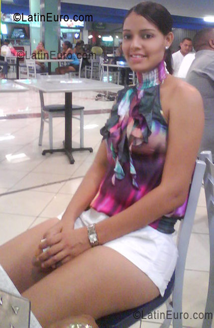 Date this sensual Dominican Republic girl Dahiana from Santiago DO5475