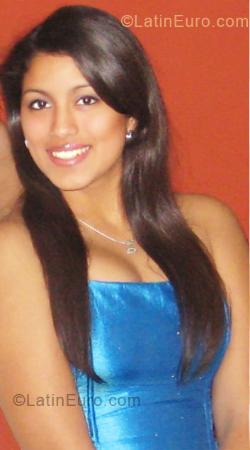 Date this happy Peru girl Maria Laura from Piura PE393
