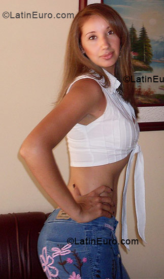 Date this foxy Colombia girl Carolina from Cali CO5527
