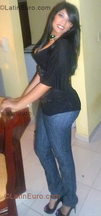 Date this passionate Dominican Republic girl Carina from Santiago DO5512