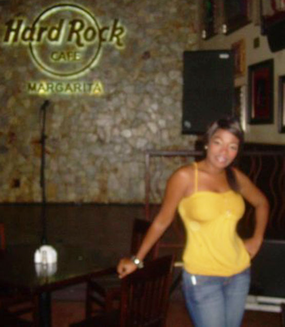 Date this attractive Venezuela girl Elizabeth from Puerto La Cruz VE40
