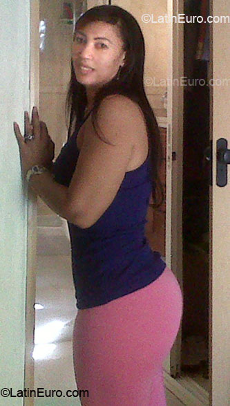 Date this voluptuous Dominican Republic girl Dinely from Santo Domingo DO5561