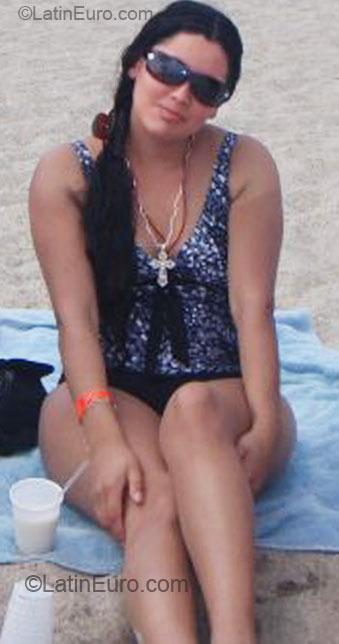 Date this good-looking Colombia girl Claudia from Bogota CO5600