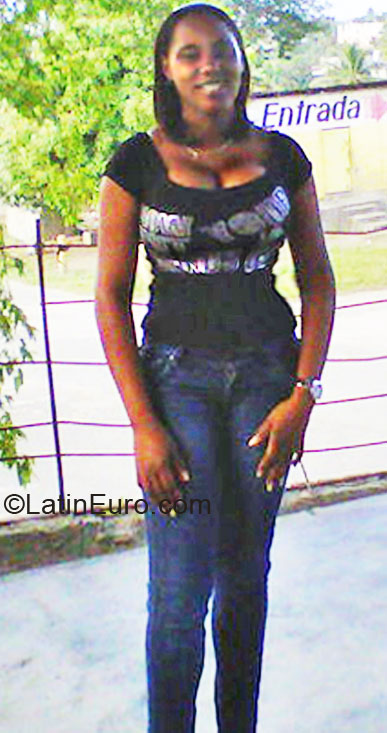 Date this charming Dominican Republic girl Maria Antonia from haina DO5657