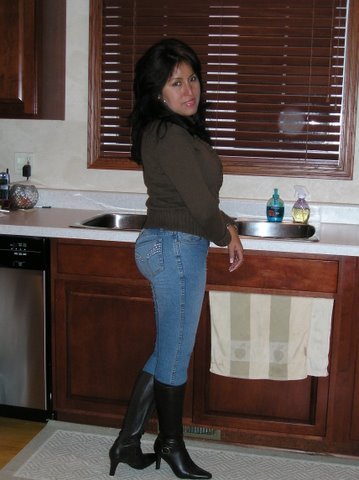 Date this happy United States girl Cecilia from Phoenix US8346