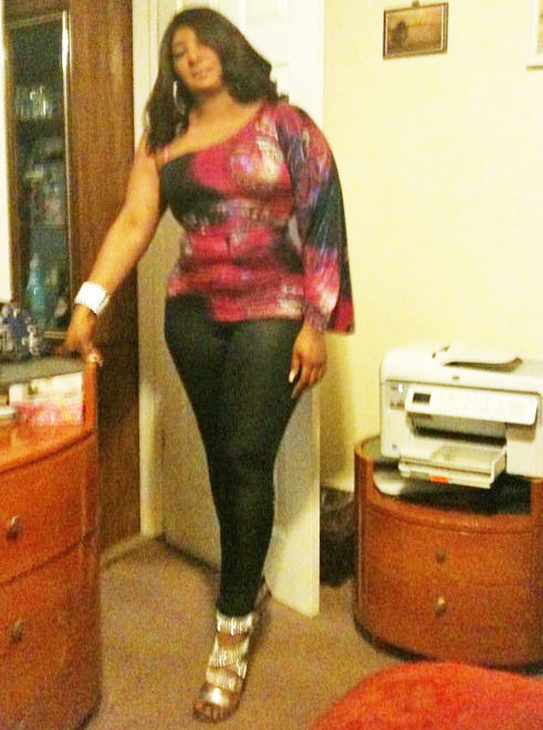 Date this sultry United States girl Santy from Danbury US8365