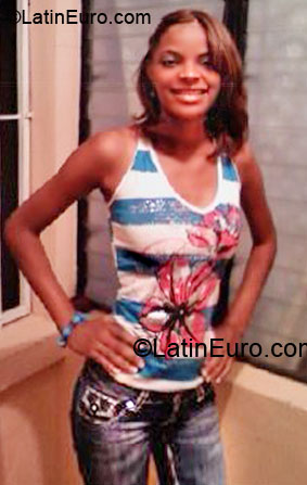 Date this athletic Dominican Republic girl Olga yinet from Satiago DO5689