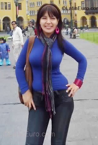 Date this nice looking Peru girl Rocio from Lima 01 PE387