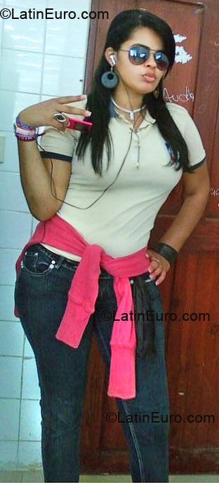 Date this beautiful Dominican Republic girl Yadaris from San Francisco De Macoris DO5726