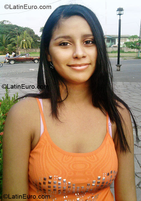 Date this tall Honduras girl Mileni from Puerto Cortes HN264