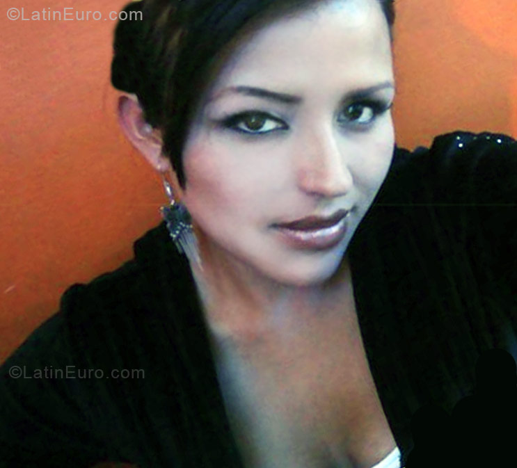 Date this hard body Colombia girl Jenniffer from Bogota CO5764