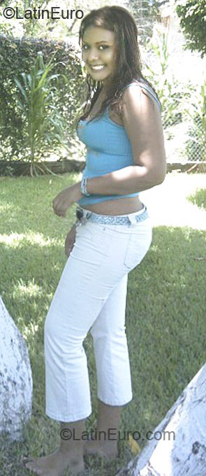 Date this pretty Colombia girl Isaura from Medellin CO5847