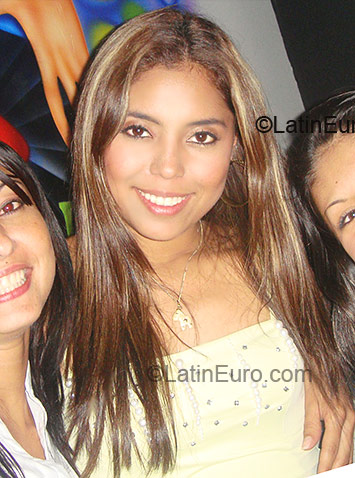 Date this charming Colombia girl Maru from Armenia CO7075