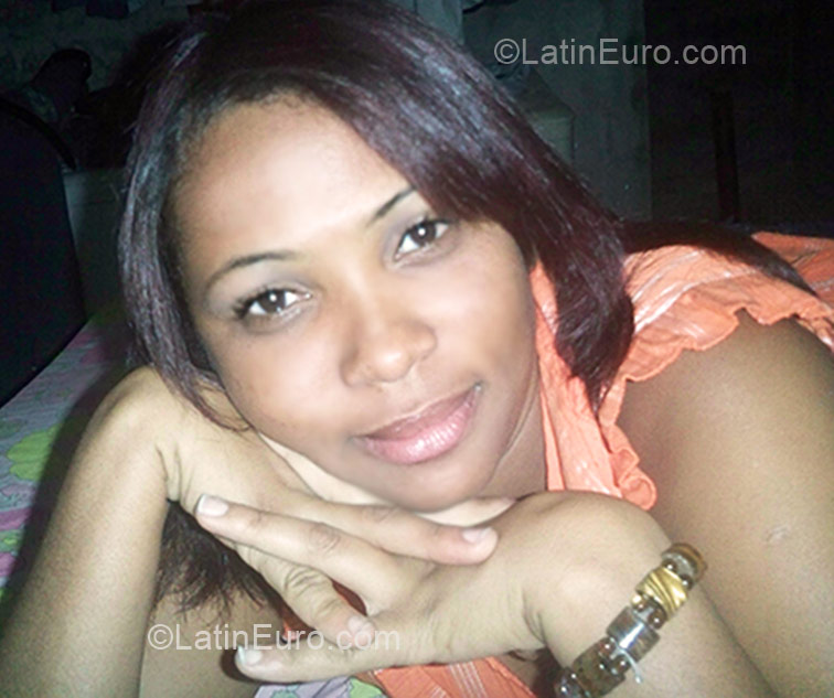 Date this pretty Dominican Republic girl Yovanka from Santo Domingo DO5910