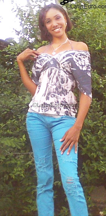 Date this passionate Dominican Republic girl Brenda from La Romana DO6042