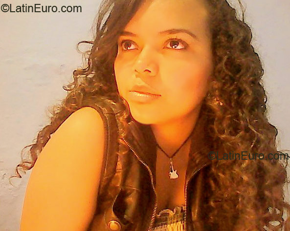 Date this pretty Colombia girl Paola from Cali CO6007