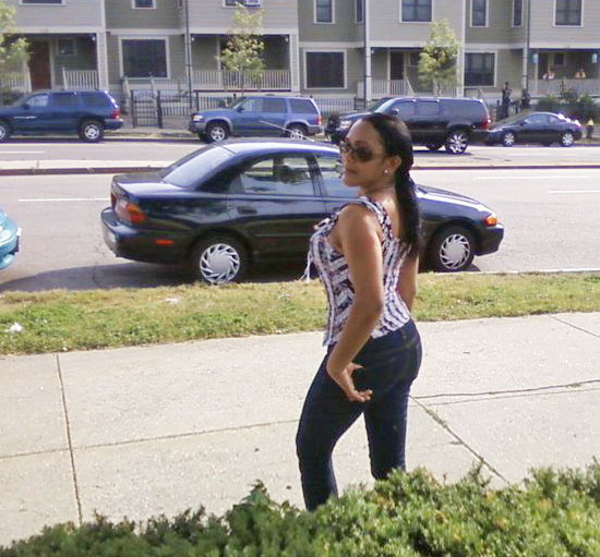 Date this happy United States girl Meche from Boston DO6059