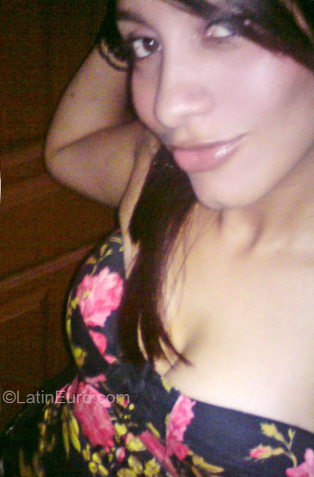 Date this foxy Dominican Republic girl Biokema from Bani DO6071