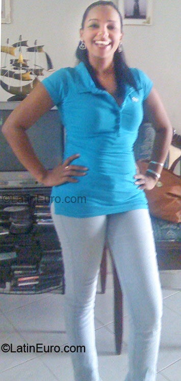 Date this hot Dominican Republic girl Genesis from Santiago DO6081