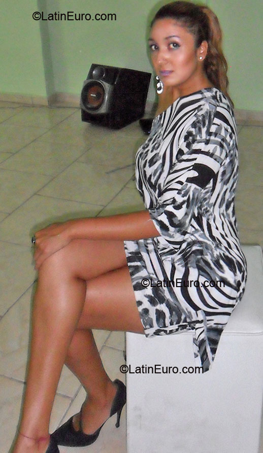 Date this cute Brazil girl Ell from Rio De Janeiro BR6892