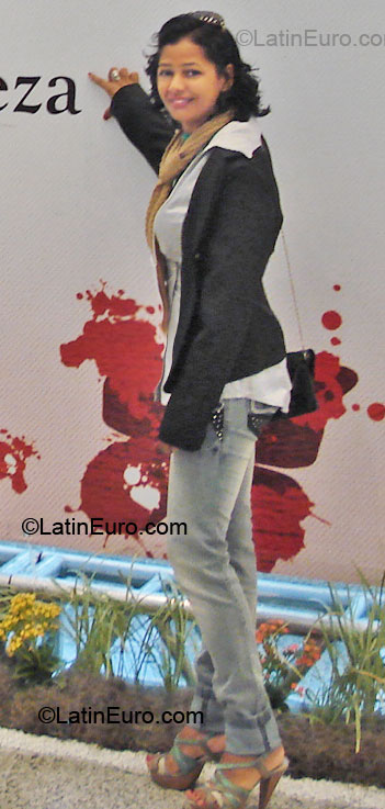 Date this foxy Brazil girl Clebia from Camacari BR4382