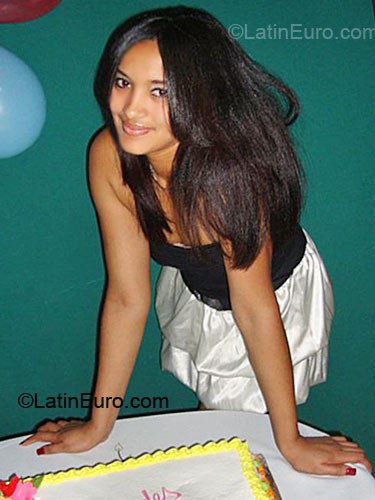 Date this athletic Dominican Republic girl Rosa from Santo Domingo DO6121