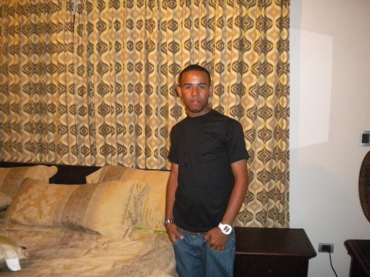 Date this hard body Dominican Republic man Yefry from San Cristobal DO6144