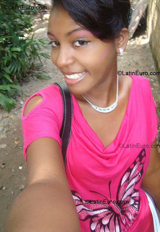 Date this cute Dominican Republic girl Yessica from Santo Domingo DO6195