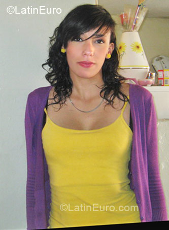 Date this attractive Colombia girl Geraldine from Bogota CO6194