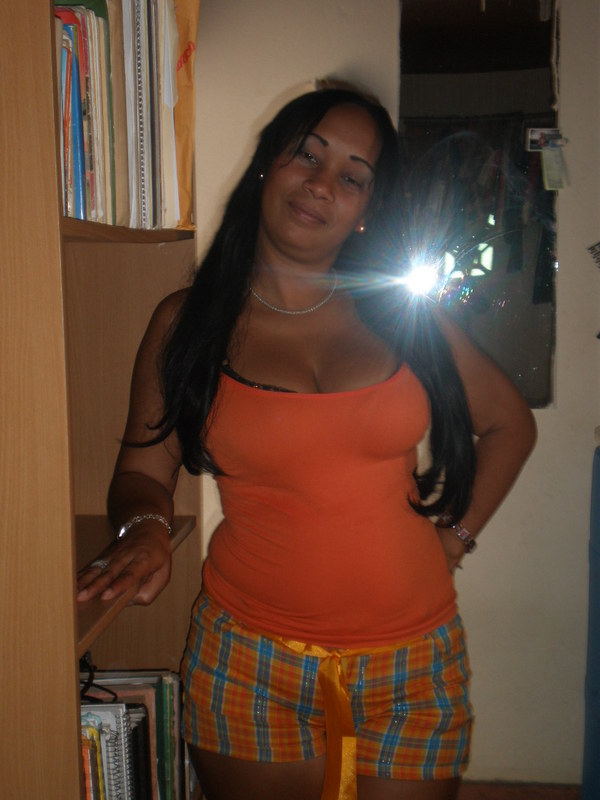 Date this foxy Dominican Republic girl Dioza from Santo Domingo DO6411