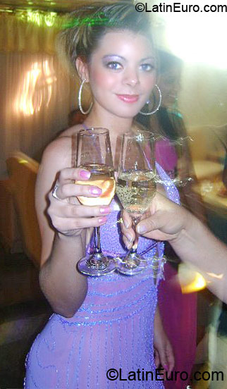 Date this cute Brazil girl Viviane from Uberaba BR4577