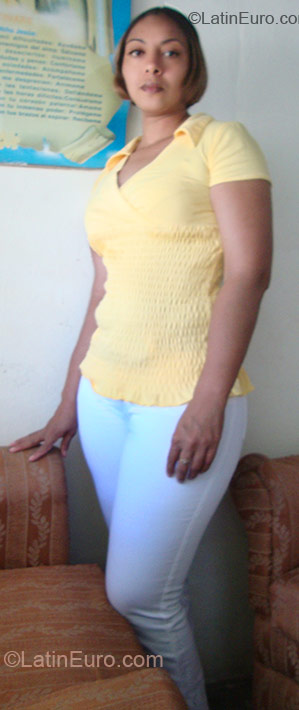 Date this voluptuous Dominican Republic girl Felicia from Santiago DO6505