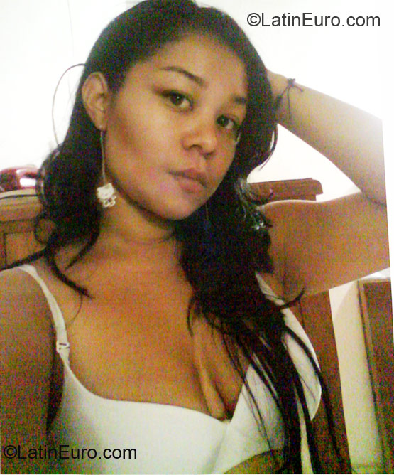 Date this happy Colombia girl Lina from Manizales CO6276