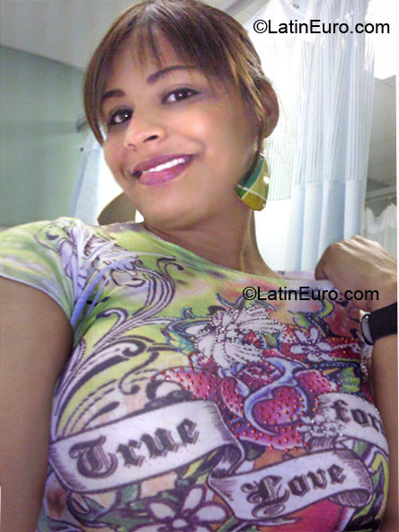 Date this pretty Dominican Republic girl Yadira from Santo Domingo DO6531