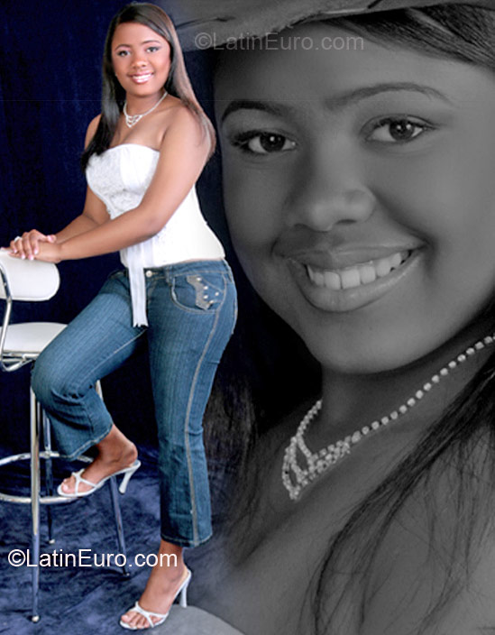 Date this sensual Dominican Republic girl Karina from Santo Domingo DO6564