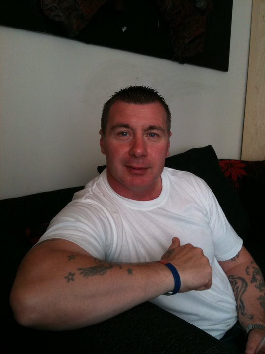 Date this georgeous United Kingdom man Paul from Romford, GB473