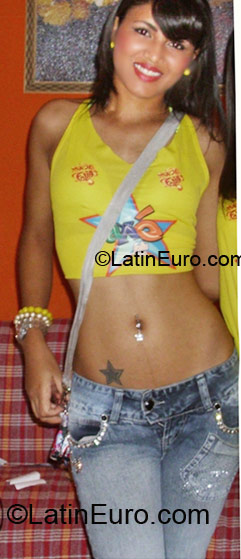 Date this attractive Brazil girl Nanda from Governador Valadares BR4978