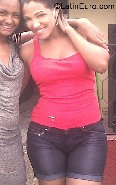 Date this happy Colombia girl Mauren from Riohacha CO6330