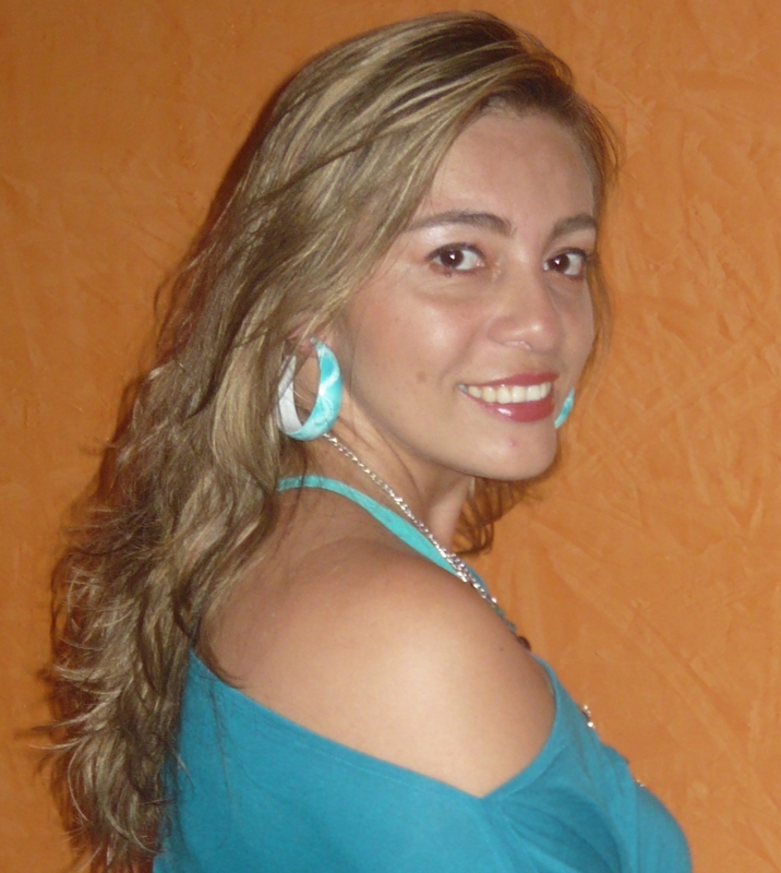 Date this delightful Colombia girl Veronica from Armenia CO6404