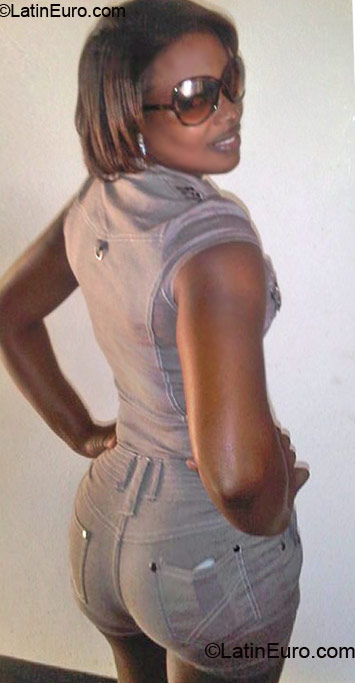 Date this voluptuous Jamaica girl Cashmain from Clarendon JM196