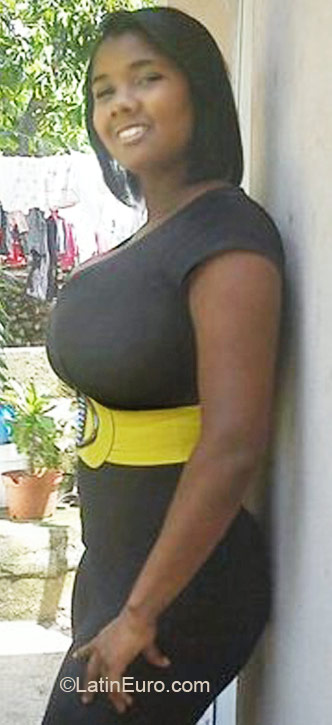 Date this happy Dominican Republic girl Miltha from Santo Domingo DO6736