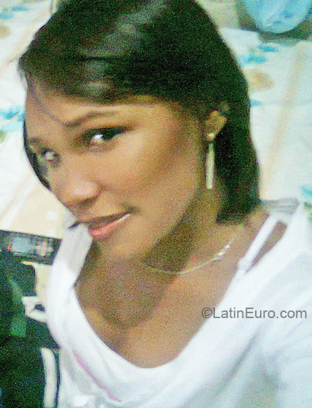 Date this hard body Dominican Republic girl Zuleika from Santiago DO6743