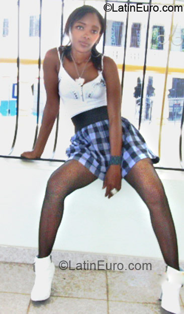 Date this voluptuous Dominican Republic girl Irenes from Santo Domingo DO6814