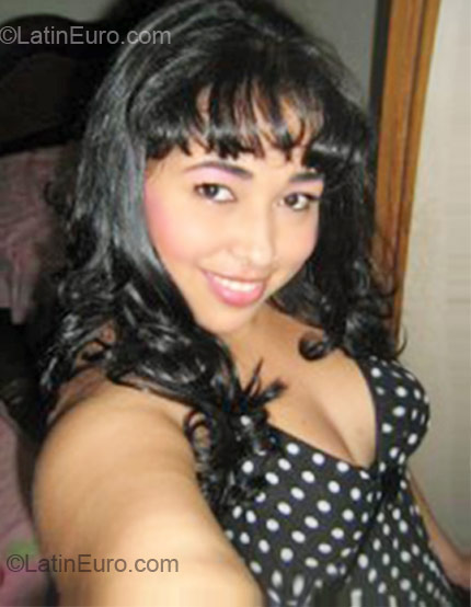 Date this georgeous Colombia girl Carla from Barranquilla CO6458
