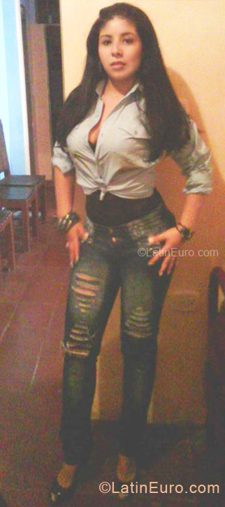 Date this sensual Colombia girl Tatiana from Armenia CO6470