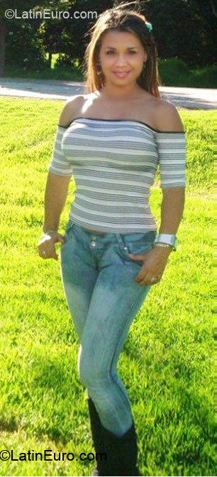 Date this fun Colombia girl Yesenia from Bogota CO6487