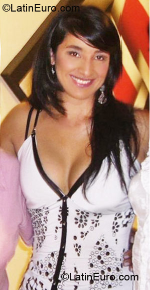 Date this lovely Colombia girl Ivonne from Bogota CO6492