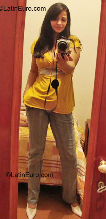 Date this attractive Brazil girl Luciane from Rio De Janeiro BR4787