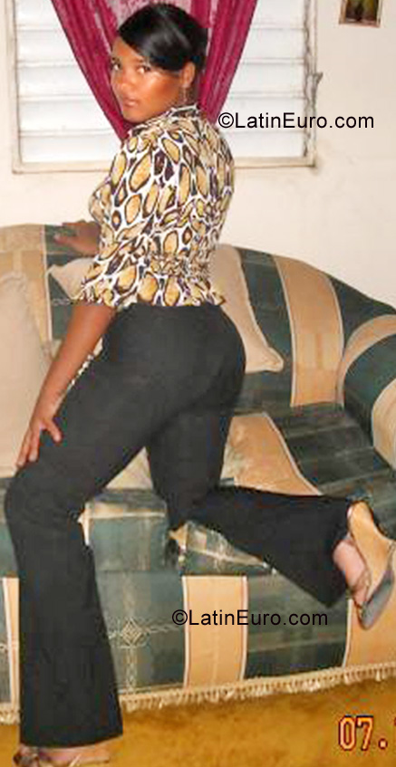 Date this athletic Dominican Republic girl Charlotte from San Pedro De Macoris DO6947