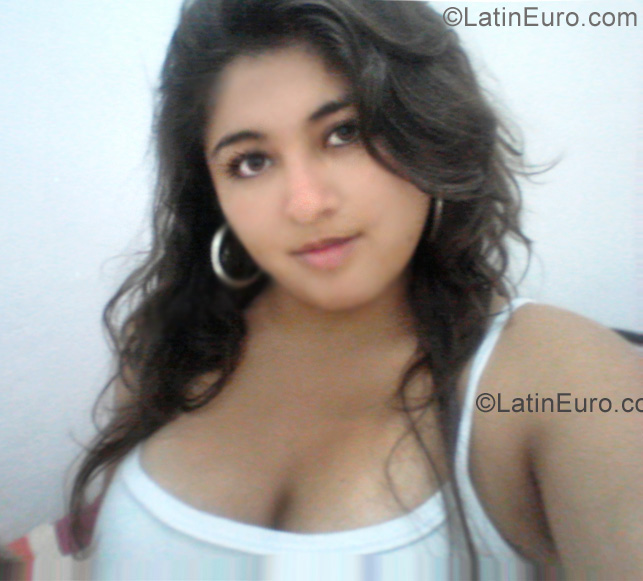 Date this pretty Colombia girl Kelly from Cali CO6572